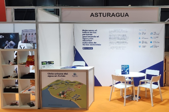 Stand de Asturagua en el 22 Foro de Empleo de la Universidad de Oviedo 